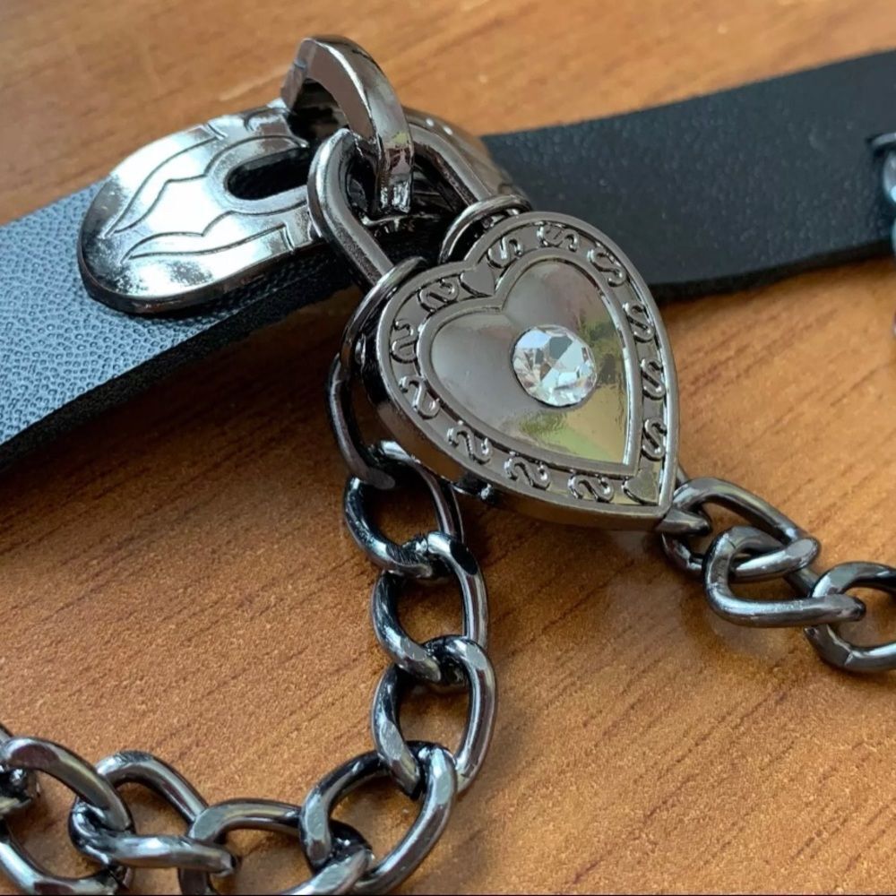Silver Antique Dangling Chains Heart Charm  Black Choker Necklace -NEW - Picture 3 of 3